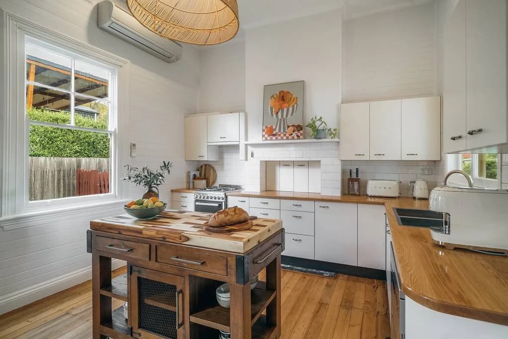 Country kitchen with timber island at Quinn’s Cottage